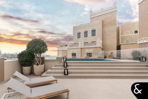Apartment in Palm Jumeirah, Dubai 4 bedrooms, 593 sq.m. № 98620 - photo 2