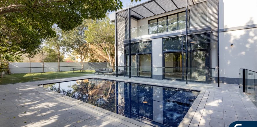 فيلا في فيلات, دبي 5 غرف نوم , 530 م² رقم 98630