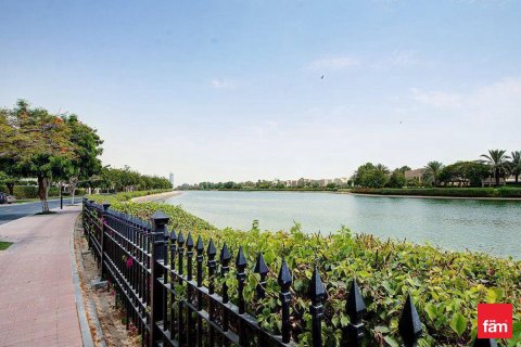 Снять в аренду виллу в Дубае: 8 спален, 1723.6м², № 92142 - фото 9