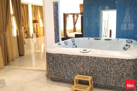 Снять в аренду виллу в Дубае: 8 спален, 1723.6м², № 92142 - фото 24