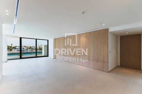 Квартира в Джумейре, Дубай, 4 спальни, 341.42м², № 127574