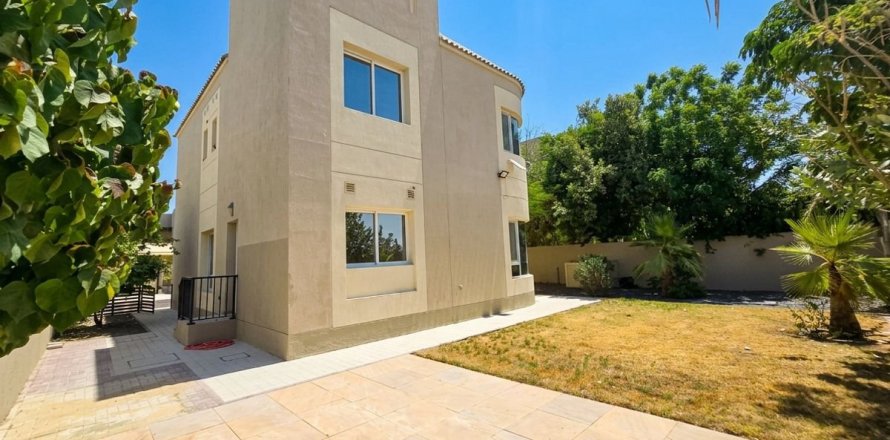 Villa à Dubai, 4 chambres, 617.9 m², № 112363