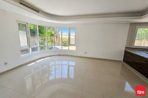 Villa à Dubai, 4 chambres, 617.9 m², № 112363 - photo 9