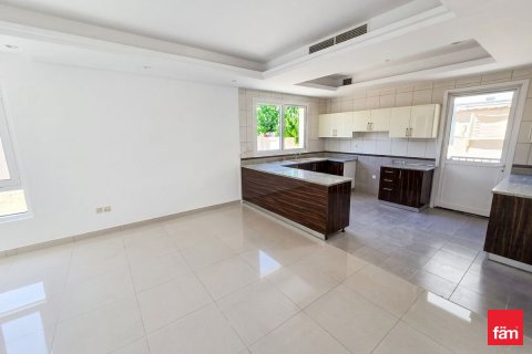 Villa à Dubai, 4 chambres, 617.9 m², № 112363 - photo 8