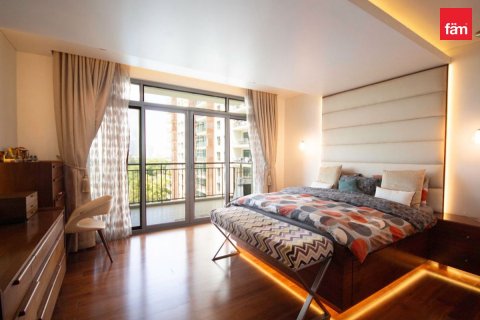 Apartment in The Views, Dubai 3 bedrooms, 181.1 sq.m. № 137464 - photo 8