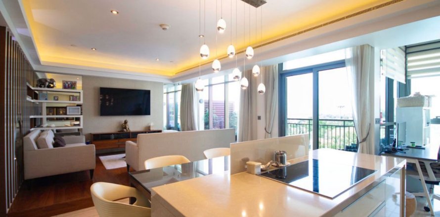 Apartment in The Views, Dubai 3 bedrooms, 181.1 sq.m. № 137464