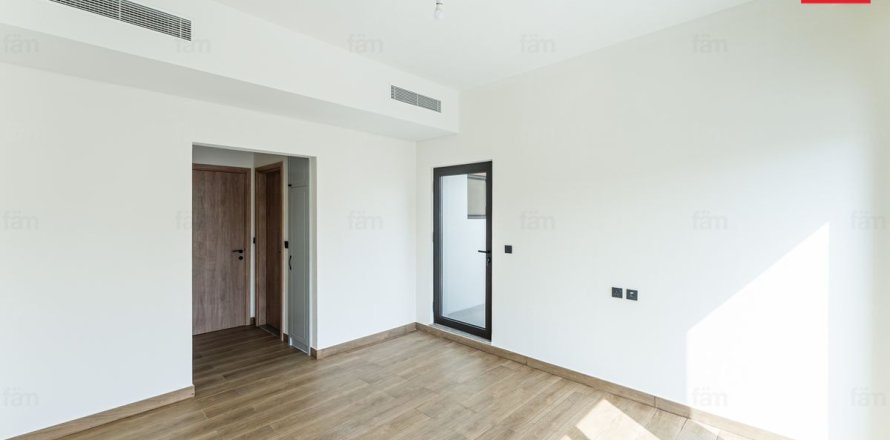 Townhouse in Dubai 5 bedrooms, 183.6 sq.m. № 137458