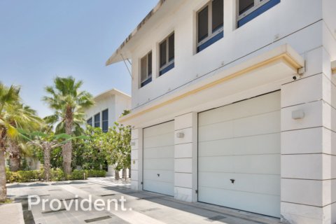 Villa à Palm Jumeirah, Dubai, 6 chambres, 1241.5 m², № 2836 - photo 2