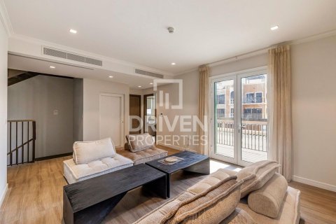 Townhouse in Jumeirah, Dubai 4 bedrooms, 397.9 sq.m. № 135872 - photo 8