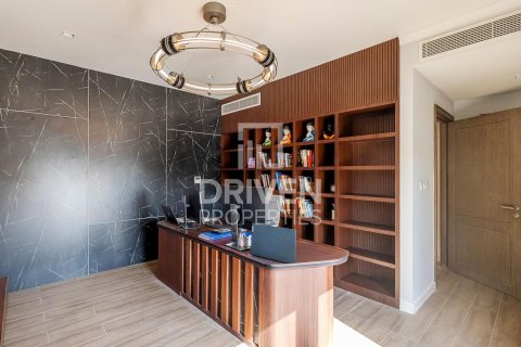Townhouse in Jumeirah, Dubai 4 bedrooms, 397.9 sq.m. № 135872 - photo 3