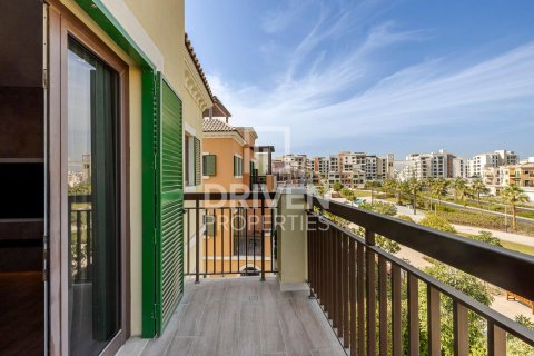 Townhouse in Jumeirah, Dubai 4 bedrooms, 397.9 sq.m. № 135872 - photo 2