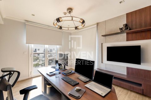 Townhouse in Jumeirah, Dubai 4 bedrooms, 397.9 sq.m. № 135872 - photo 22