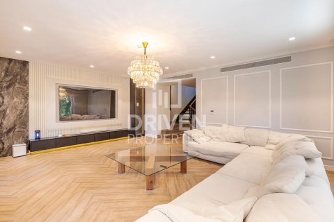 Townhouse in Jumeirah, Dubai 4 bedrooms, 397.9 sq.m. № 135872 - photo 6