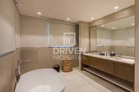 Townhouse in Jumeirah, Dubai 4 bedrooms, 397.9 sq.m. № 135872 - photo 17