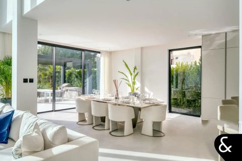 Villa en Jumeirah Islands, Dubai, 5 dormitorios, 585 m², № 98585 - foto 9