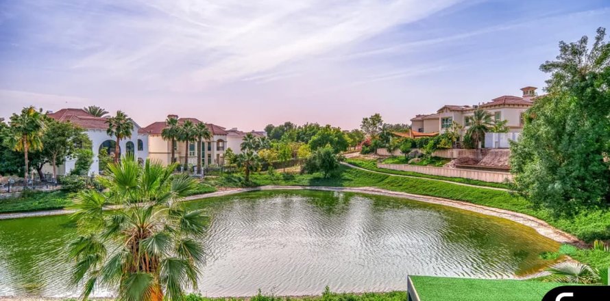 Villa en Jumeirah Islands, Dubai, 5 dormitorios, 585 m², № 98585