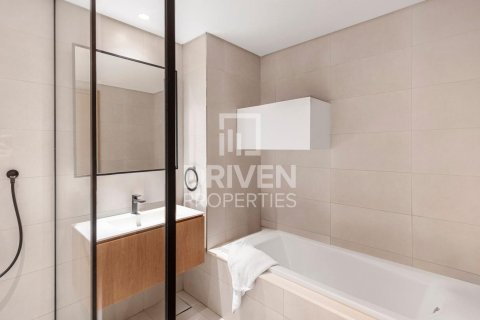 Apartment in Business Bay, Dubai 2 bedrooms, 142 sq.m. № 86831 - photo 15