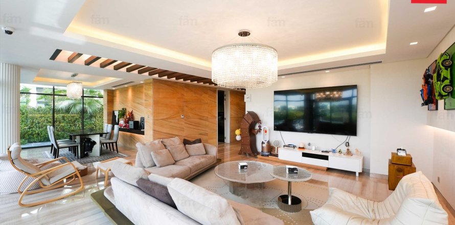 Villa in Dubai 5 bedrooms, 610.6 sq.m. № 50136