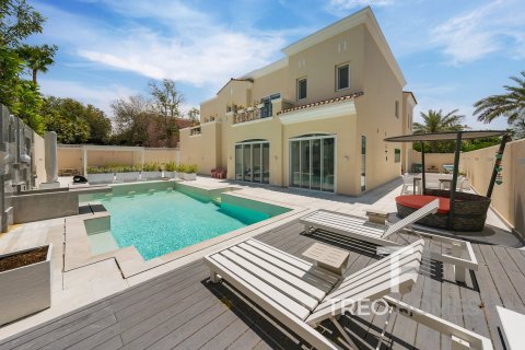 Villa in Arabian Ranches, Dubai 6 bedrooms, 480 sq.m. № 16774 - photo 1