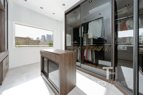 Villa in Meadows, Dubai 4 bedrooms, 368 sq.m. № 16776 - photo 18