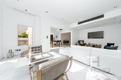 Villa in Meadows, Dubai 4 bedrooms, 368 sq.m. № 16776 - photo 4