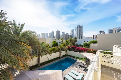 Villa in Meadows, Dubai 4 bedrooms, 368 sq.m. № 16776 - photo 22