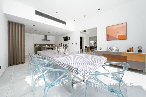 Villa in Meadows, Dubai 4 bedrooms, 368 sq.m. № 16776 - photo 13