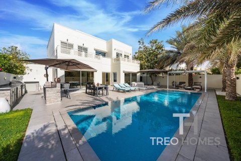 Villa in Meadows, Dubai 4 bedrooms, 368 sq.m. № 16776 - photo 1