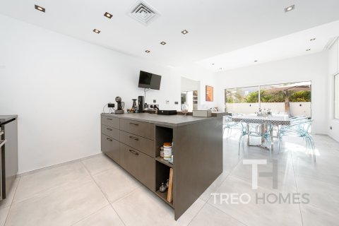 Villa in Meadows, Dubai 4 bedrooms, 368 sq.m. № 16776 - photo 12