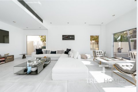 Villa in Meadows, Dubai 4 bedrooms, 368 sq.m. № 16776 - photo 7