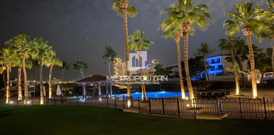 Villa in Palm Jumeirah, Dubai 3 bedrooms, 423 sq.m. № 14685