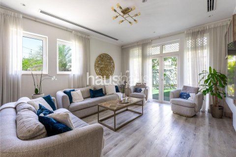 Villa in Jumeirah Park, Dubai 3 bedrooms, 295 sq.m. № 43487 - photo 5