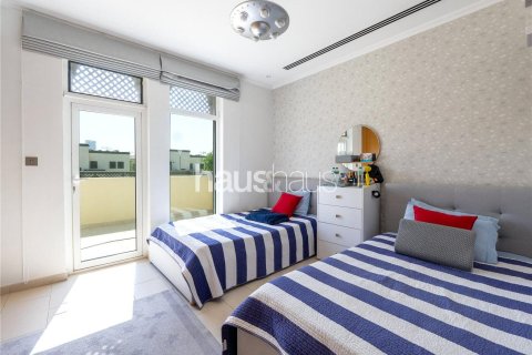 Villa in Jumeirah Park, Dubai 3 bedrooms, 295 sq.m. № 43487 - photo 16