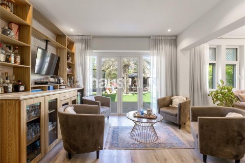 Villa in Jumeirah Park, Dubai 3 bedrooms, 295 sq.m. № 43487 - photo 6