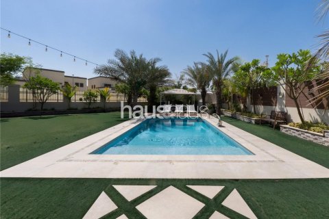 Villa in Jumeirah Park, Dubai 3 bedrooms, 295 sq.m. № 43487 - photo 1