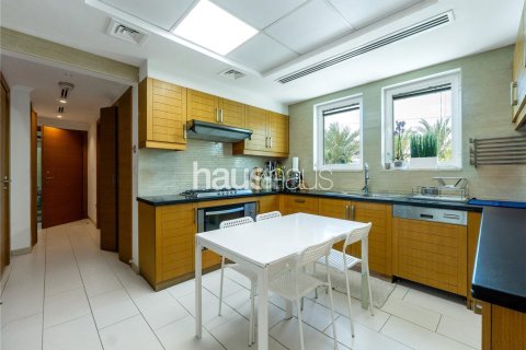 Villa in Jumeirah Park, Dubai 3 bedrooms, 295 sq.m. № 43487 - photo 22