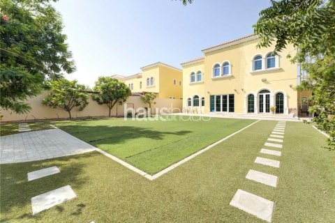 Купить виллу в Legacy, Jumeirah Park, Дубай: 4 спальни, 361м², № 43473 - фото 1