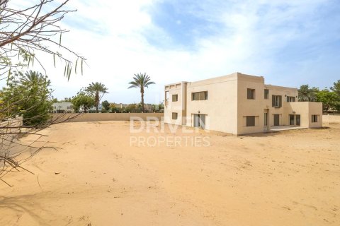 Terreno en Emirates Hills, Dubai, 2606 m², № 65689 - foto 1