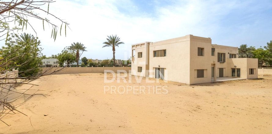 Terreno en Emirates Hills, Dubai, 2606 m², № 65689