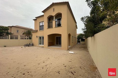 Villa en Dubai, 4 dormitorios, 441.3 m², № 71881 - foto 1