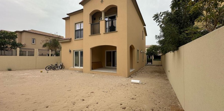 Villa en Dubai, 4 dormitorios, 441.3 m², № 71881