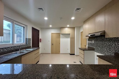 Villa en Dubai, 4 dormitorios, 441.3 m², № 71881 - foto 10