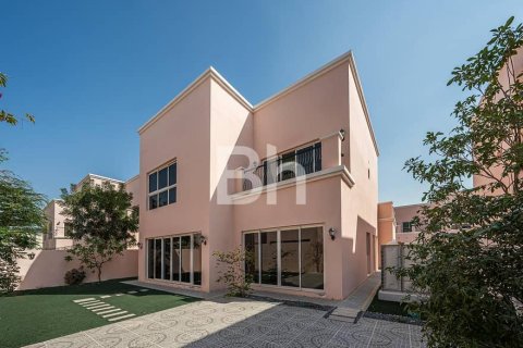 Villa à Nadd Al Sheba, Dubai, 4 chambres, 469 m², № 21064 - photo 1
