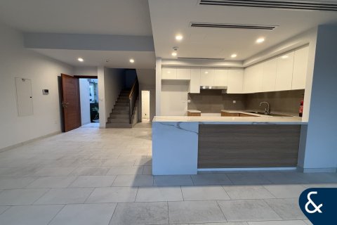 Снять в аренду виллу в Villanova, Dubai Land, Дубай: 3 спальни, 161м², № 98796 - фото 2