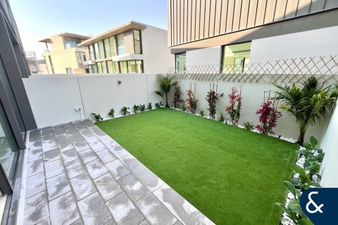 Townhouse in Dubai 3 bedrooms, 344 sq.m. № 98782 - photo 2