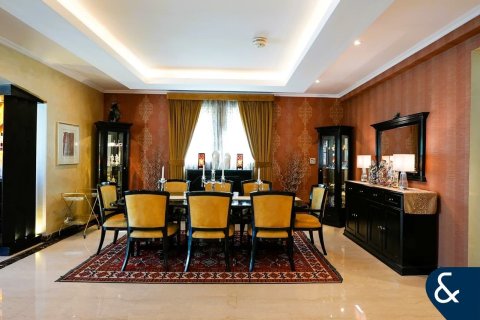 Villa in Legacy, Jumeirah Park, Dubai 4 bedrooms, 403 sq.m. № 76027 - photo 5