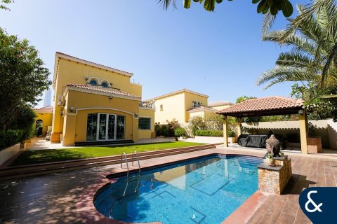 Villa in Legacy, Jumeirah Park, Dubai 4 bedrooms, 403 sq.m. № 76027 - photo 1