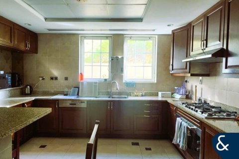 Villa in Legacy, Jumeirah Park, Dubai 4 bedrooms, 403 sq.m. № 76027 - photo 13