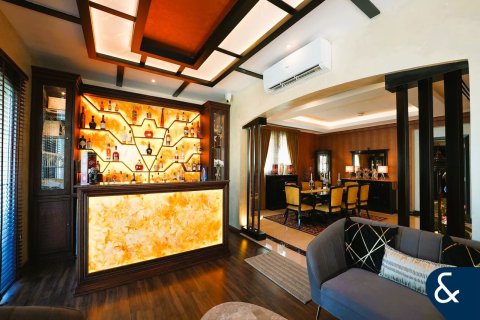 Villa in Legacy, Jumeirah Park, Dubai 4 bedrooms, 403 sq.m. № 76027 - photo 6