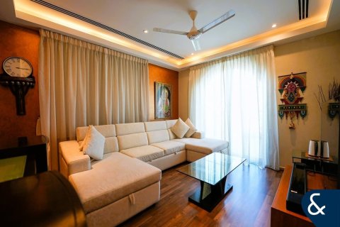 Villa in Legacy, Jumeirah Park, Dubai 4 bedrooms, 403 sq.m. № 76027 - photo 8